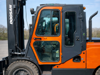 두산 4.5톤 지게차 2017년식 판매, 3단 마스트