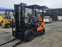 중고지게차 두산2.5톤 빨갱이 디젤지게차