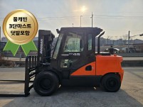 두산 4.5톤 디젤지게차 17년식 3단마스트 자동발 풀캐빈 …