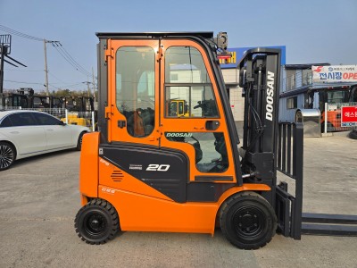 특A급 중고지게차 두산 2톤 20년식 캐빈 쉬프트 카운터 좌식 …