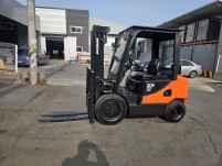 중고지게차 두산 2.5톤 반캐빈 13년식 디젤지게차 싸게 팝…