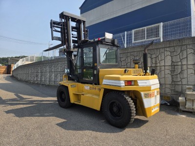 힘·옵션 모두 최상! 두산 D100 10톤 중고지게차 즉시투입 …