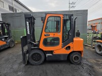 두산 3톤 싸이드쉬프트 연식좋은 캐빈 중고지게차