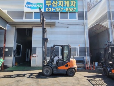 두산 2.5톤 지게차 (6M3단)